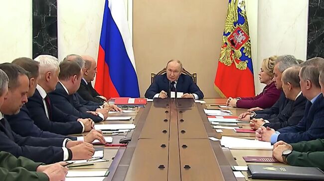 Путин поручил внести предложения о работах по подготовке испытаний ядерного оружия Путин поручил внести предложения о работах по подготовке испытаний ядерного оружия