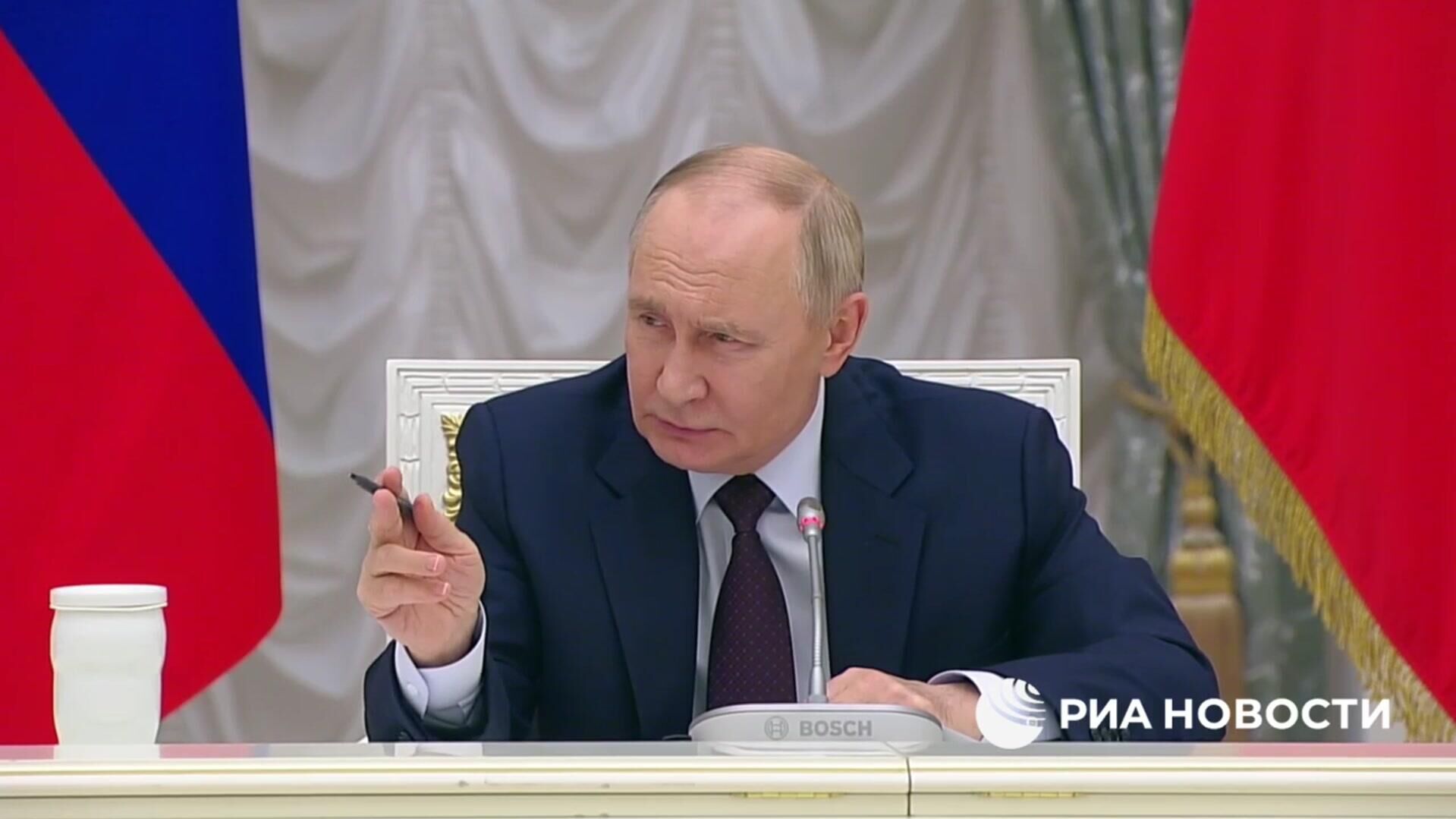 Путин: В документах западных спецслужб прямо говорится о задаче раскачки России изнутри - РИА Новости, 1920, 05.11.2025