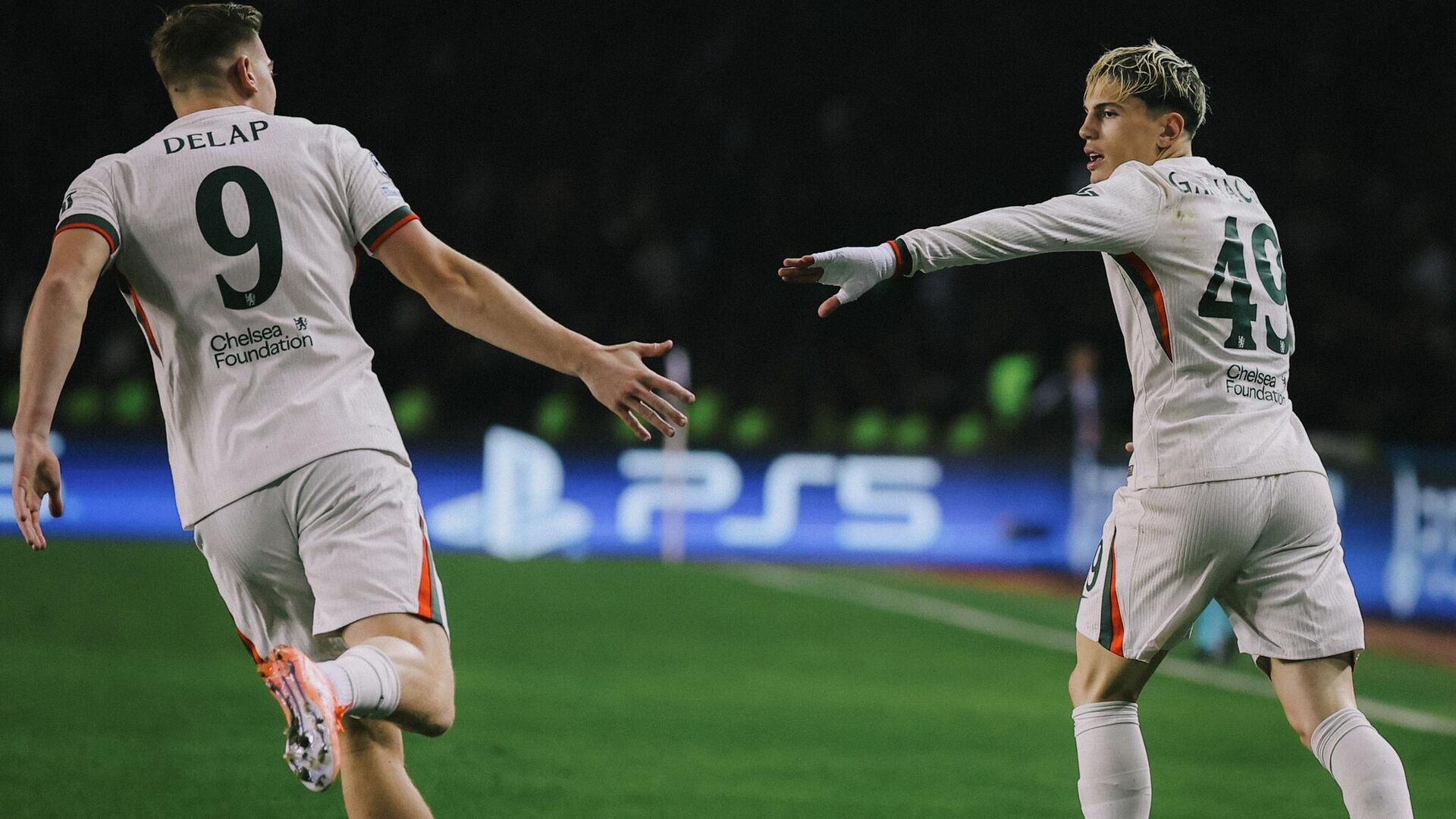 Лиам Делап и Алехандро Гарначо - РИА Новости, 1920, 05.11.2025