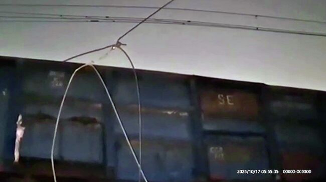 Грузовой состав, со снарядами стандарта НАТО, сошедший с рельс на участке железнодорожной линии Измаил — Одесса. Кадр видео