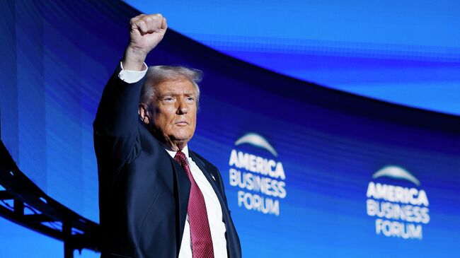 Президент США Дональд Трамп выступает на Американском бизнес-форуме в Майами. 5 ноября 2025