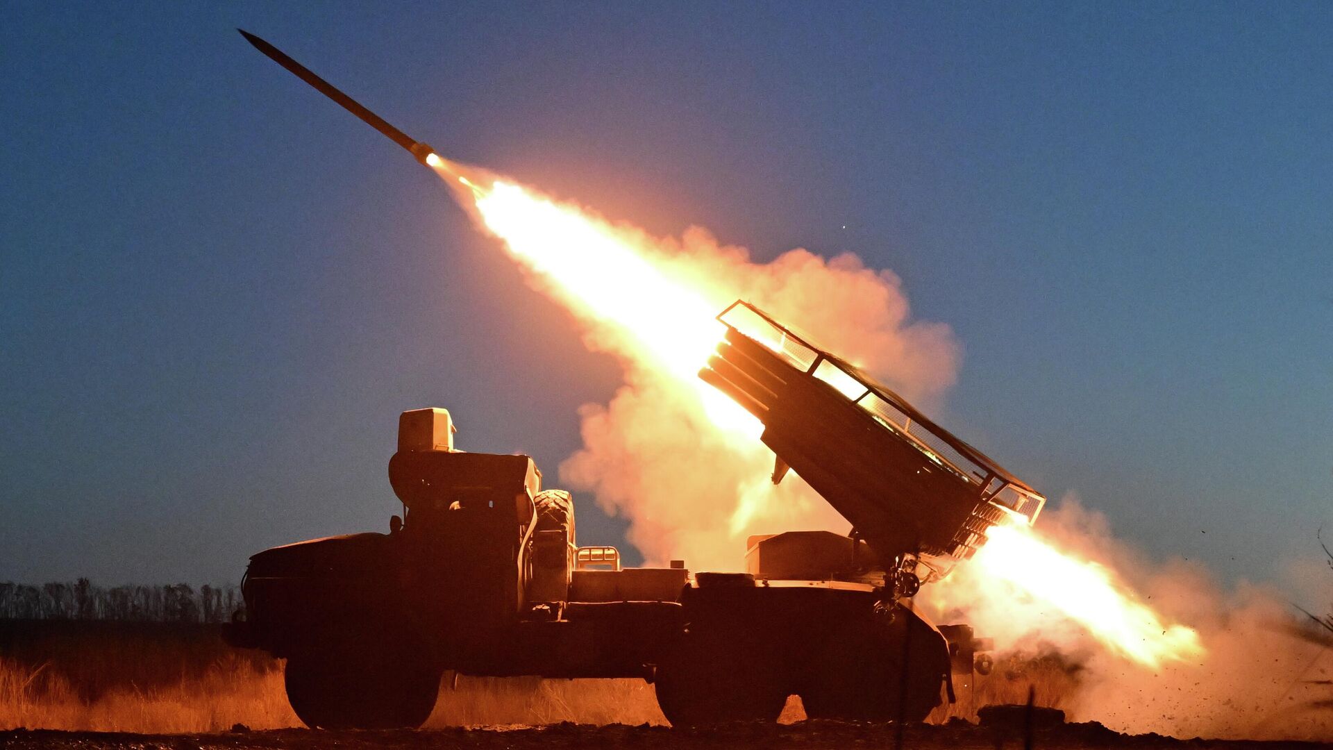 Боевая работа РСЗО Град группировки войск Центр в зоне СВО - РИА Новости, 1920, 20.11.2025