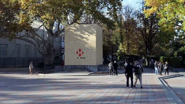 Заколоченный памятник Александру Пушкину в Одессе Заколоченный памятник Александру Пушкину в Одессе