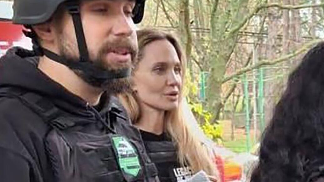 "Перерос в хаос": СМИ рассказали, что случилось с Джоли на Украине