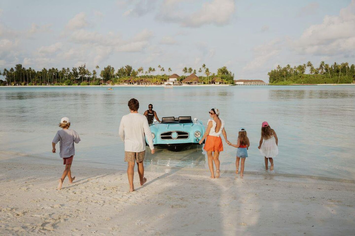 Мальдивы, курорт Sun Siyam Olhuveli. Катание на необычном катамаране Мальдивы, курорт Sun Siyam Olhuveli. Катание на необычном катамаране