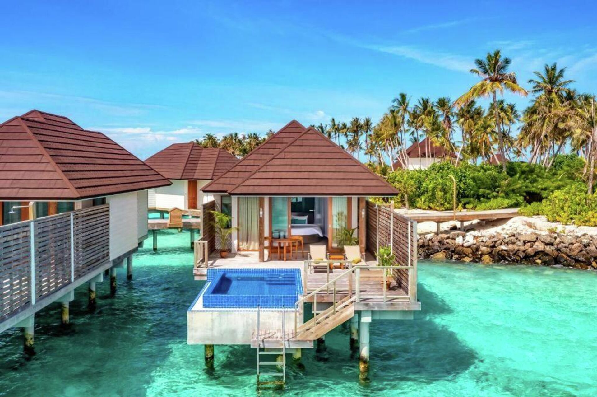 Водная вилла на одном из островов курорта Sun Siyam Olhuveli, Мальдивы Водная вилла на одном из островов курорта Sun Siyam Olhuveli, Мальдивы