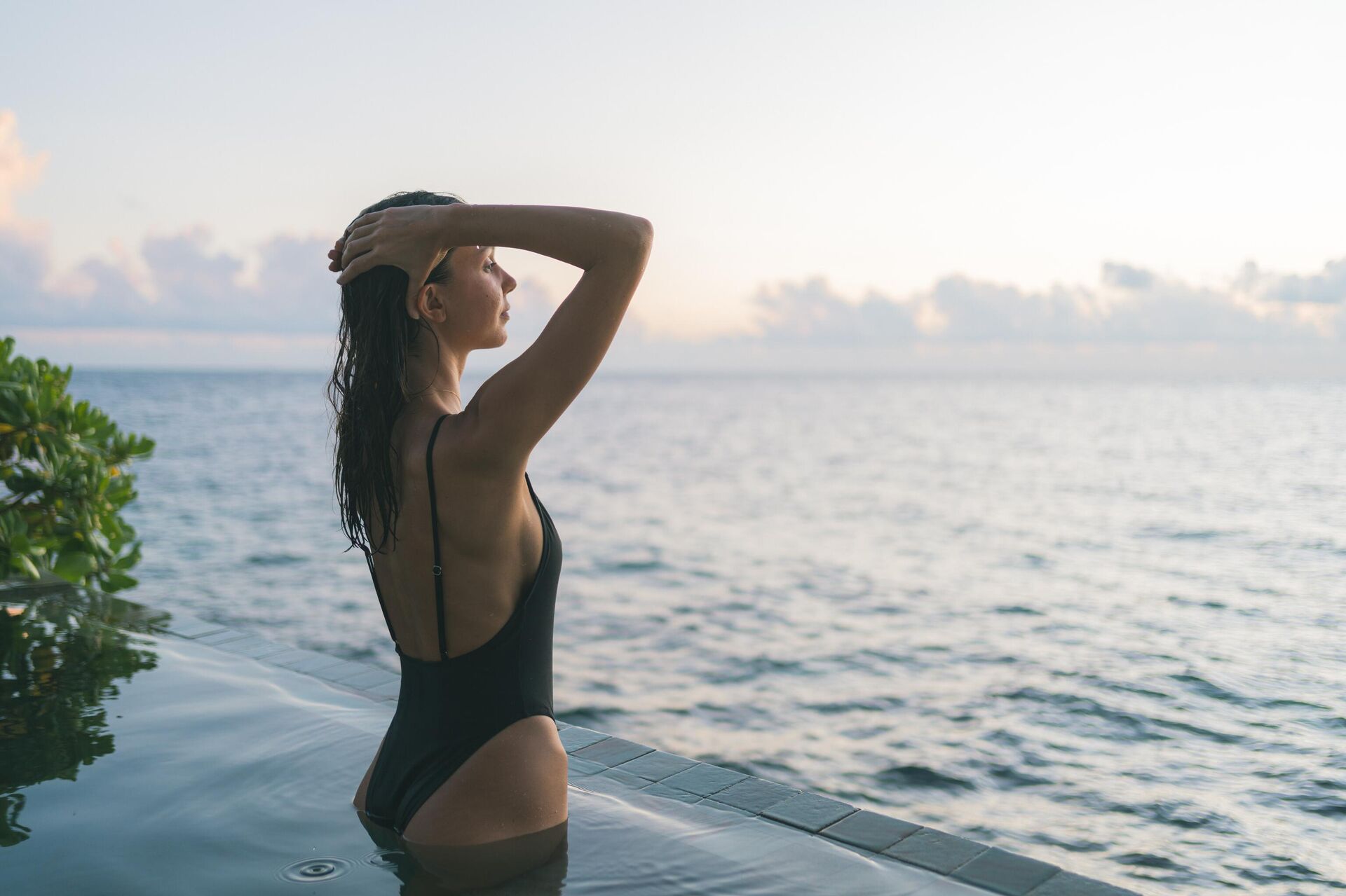 Девушка отдыхает на Мальдивах Девушка отдыхает на Мальдивах