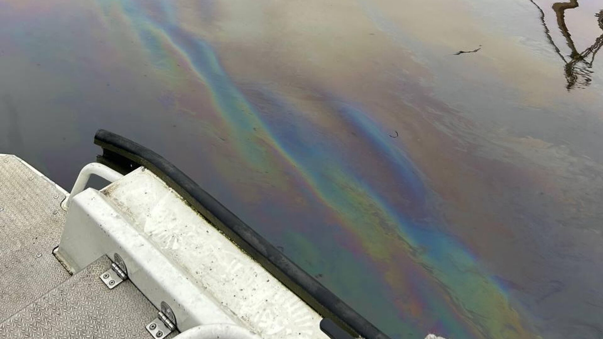 Разлив нефтепродуктов в акватории Фонтанки - РИА Новости, 1920, 07.11.2025