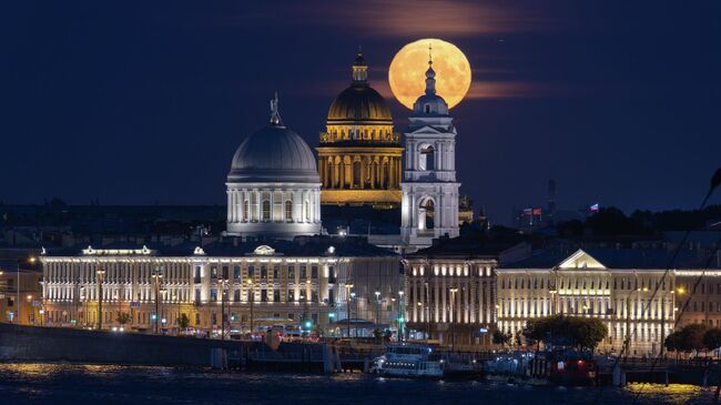 Фотография Руслана Кондратенко Город, где луна встает над вечностью