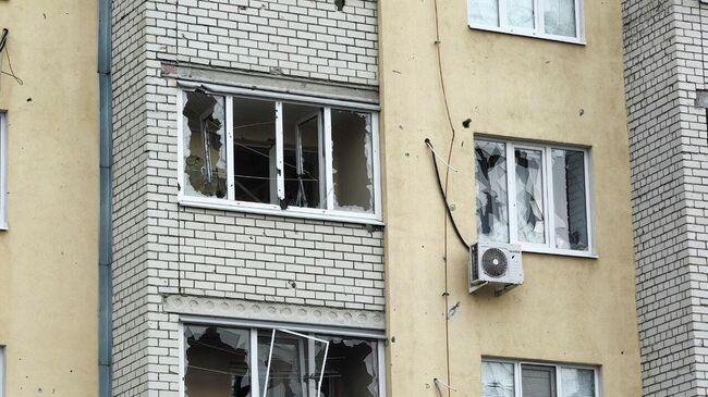 Последствия атаки БПЛА со стороны ВСУ в Саратове Последствия атаки БПЛА со стороны ВСУ в Саратове