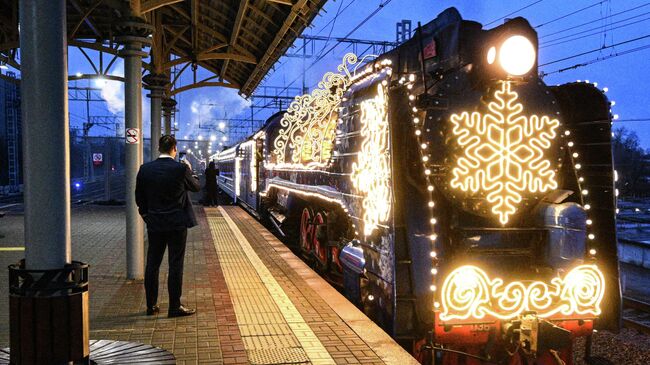 Поезд Деда Мороза на Московском центральном кольце. 8 ноября 2025