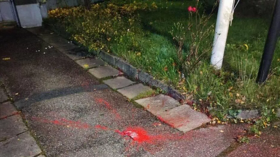 На торговое представительство России в Швеции сбросили краску с беспилотника