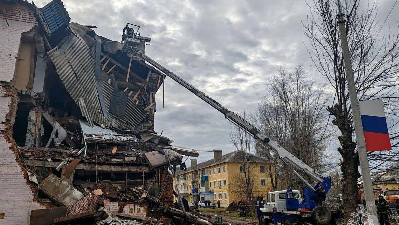 На месте взрыва бытового газа в многоквартирном доме в Куркино Тульской области - РИА Новости, 1920, 08.11.2025