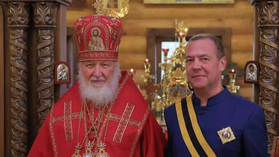 Патриарх Кирилл наградил Медведева орденом