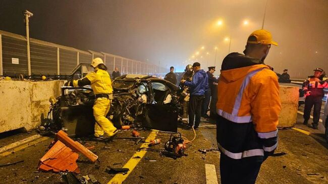 Последствия ДТП на автомобильной части Крымского моста