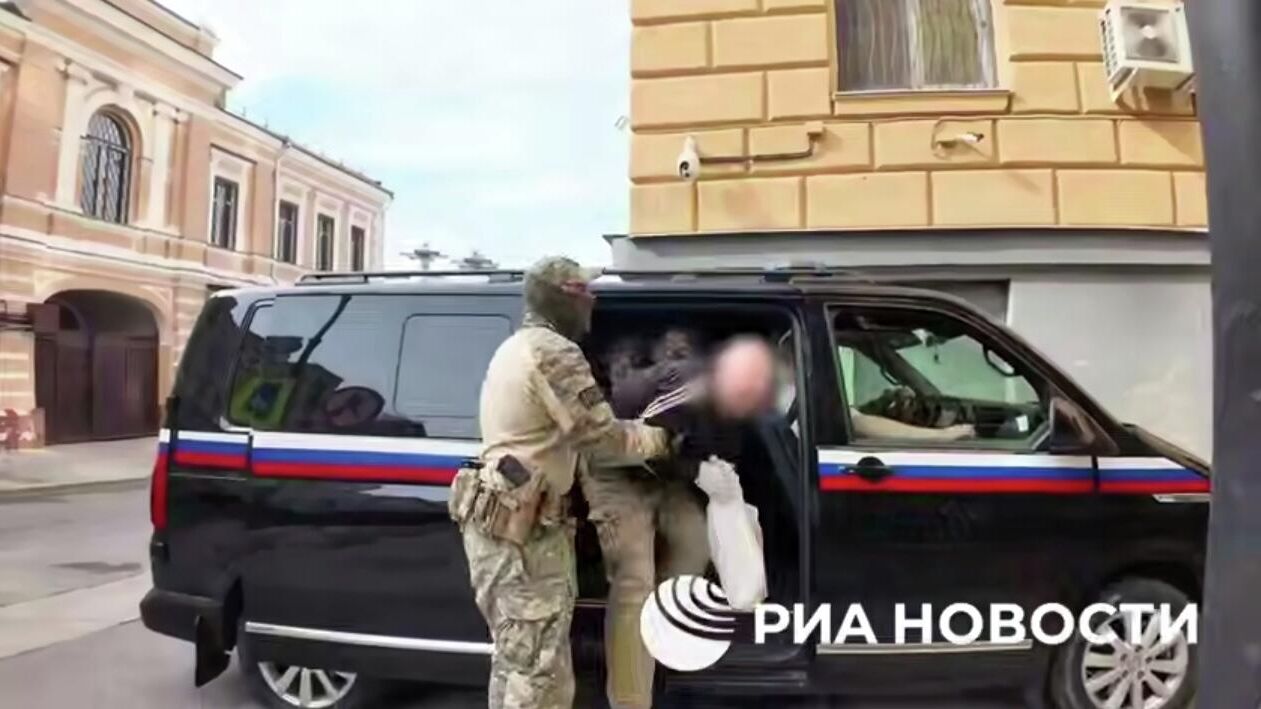 Задержание москвича, который по заданию спецслужб Украины собирал сведения о российском военнослужащем. Кадр видео - РИА Новости, 1920, 10.11.2025