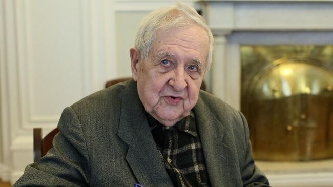 Профессор кафедры гражданского права СПбГУ Юрий Толстой