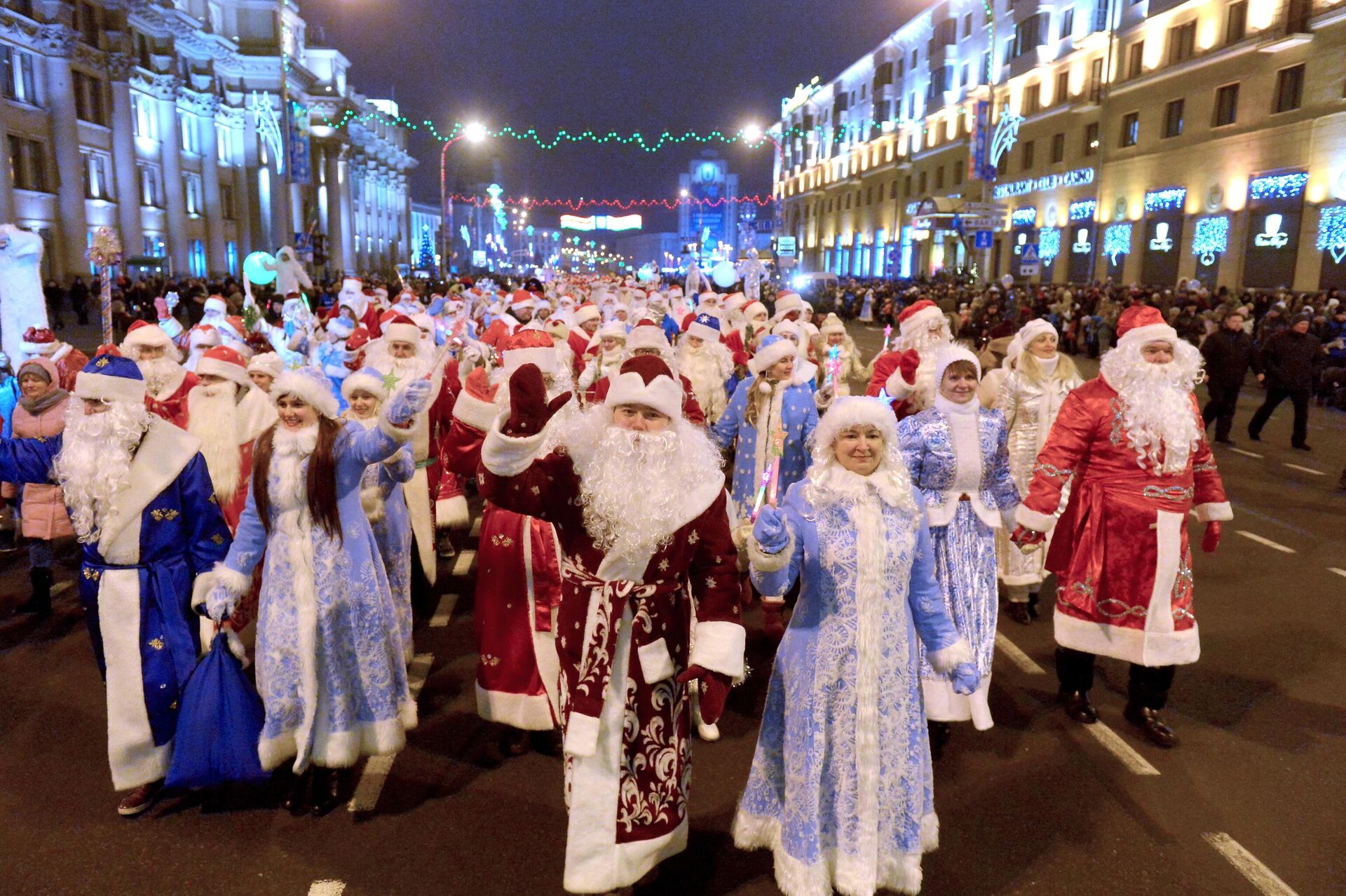 Парад Дедов Морозов в Минске - РИА Новости, 1920, 24.11.2025