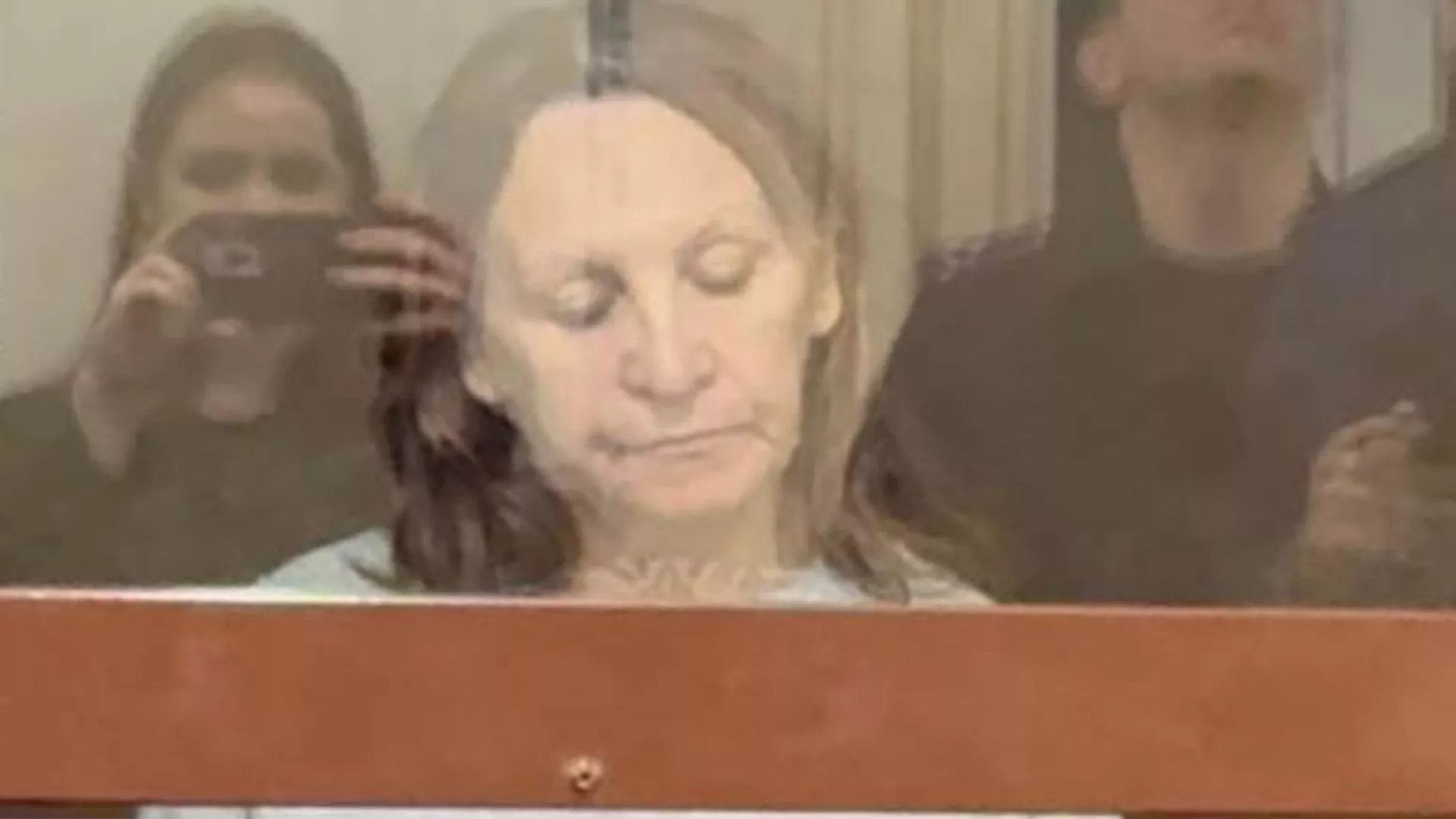 В Москве суд арестовал пенсионерку, столкнувшую девочку на пути в метро