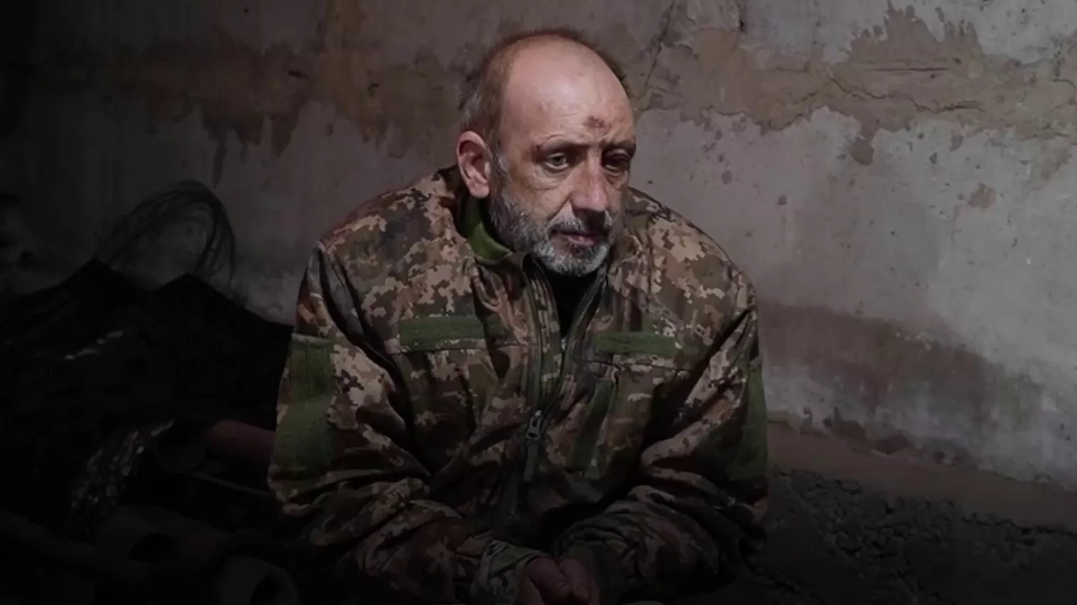 Nyikolaj Timcsenko ukrán katonát fogtak el Krasznoarmejszk közelében. Videókép - RIA Novosti, 1920, 2025. november 10.