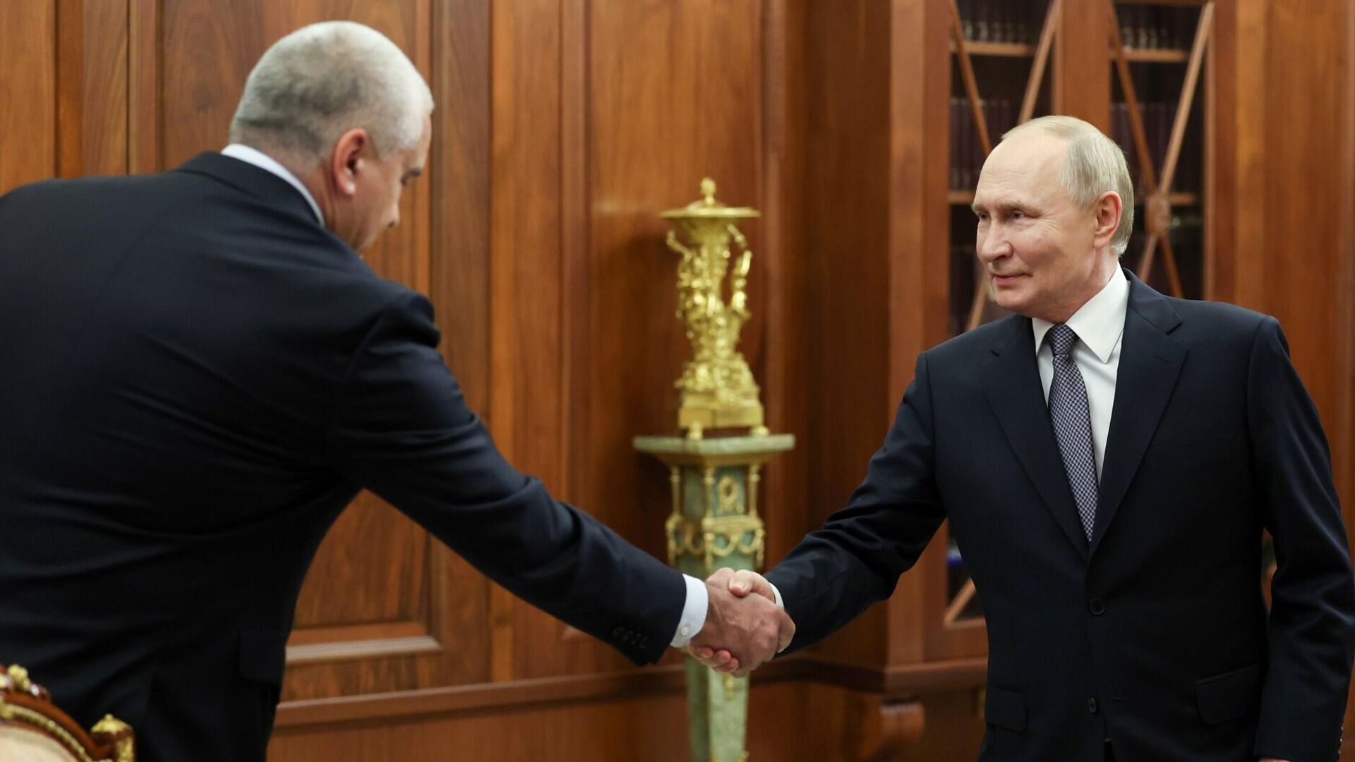 Путин отметил хорошие темпы строительства жилья в Крыму