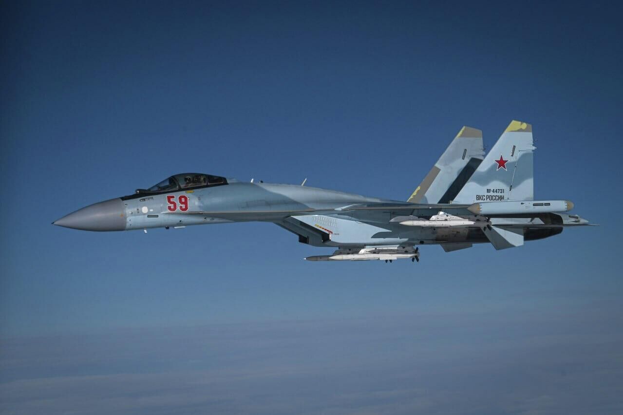 Борт президента Казахстана сопровождают истребители Су-35 Министерства обороны РФ