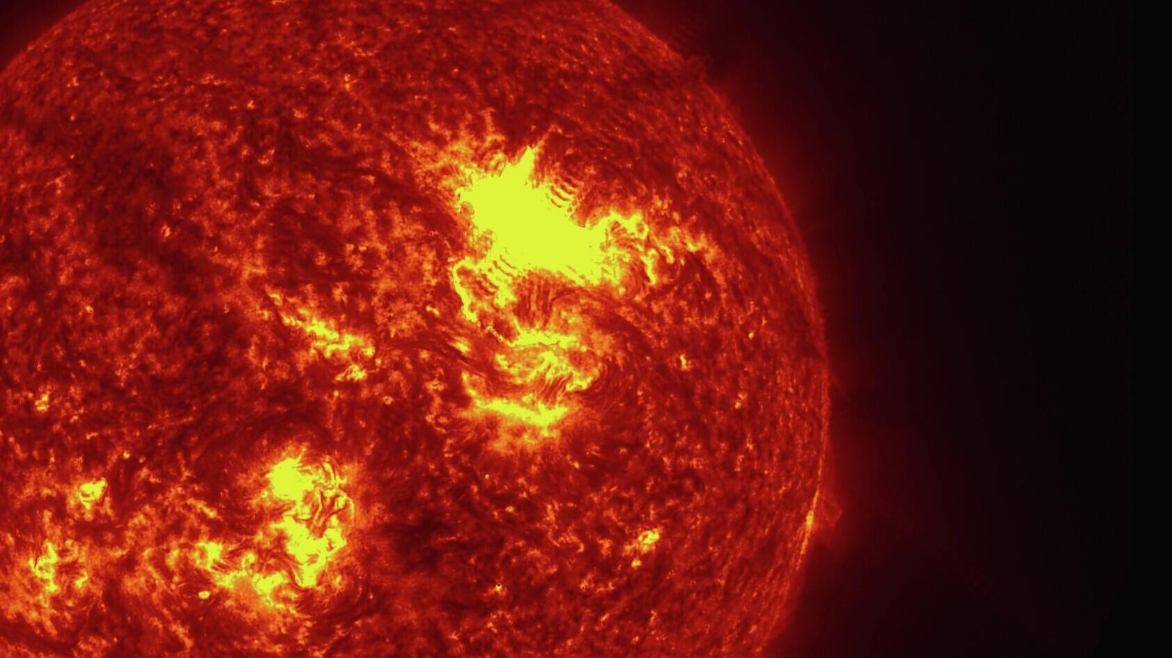 На Солнце зафиксировали признаки возобновления роста вспышечной активности