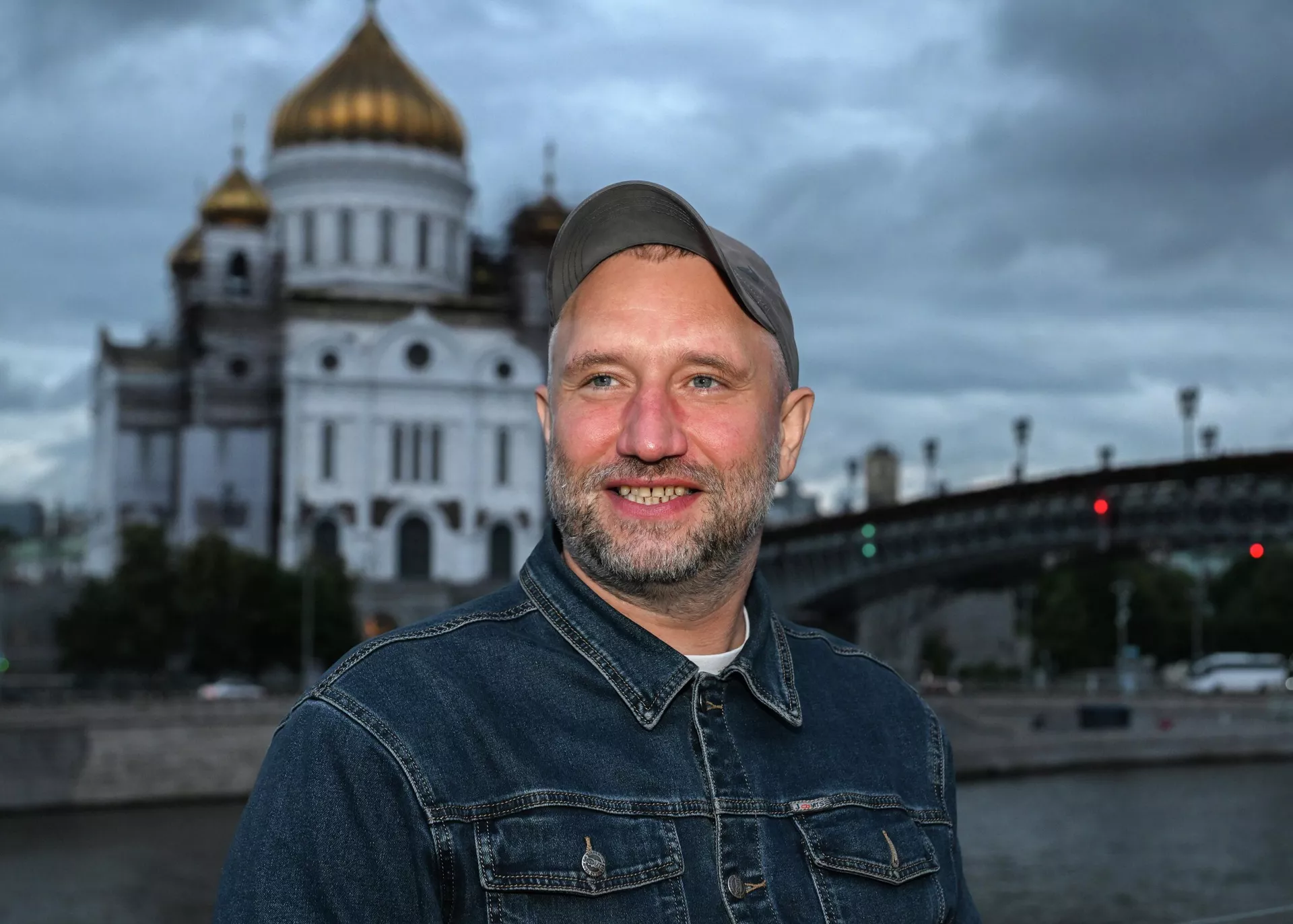 Режиссер Юрий Быков на премьере сериала Театральная зона в летнем кинотеатре Summer Cinema by Kion в Москве - РИА Новости, 1920, 11.11.2025