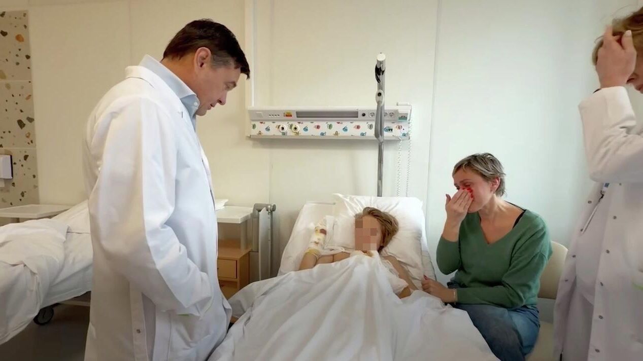 Губернатор Московской области Андрей Воробьев посещает мальчика Глеба, пострадавшего на детской площадке в Красногорске - РИА Новости, 1920, 12.11.2025