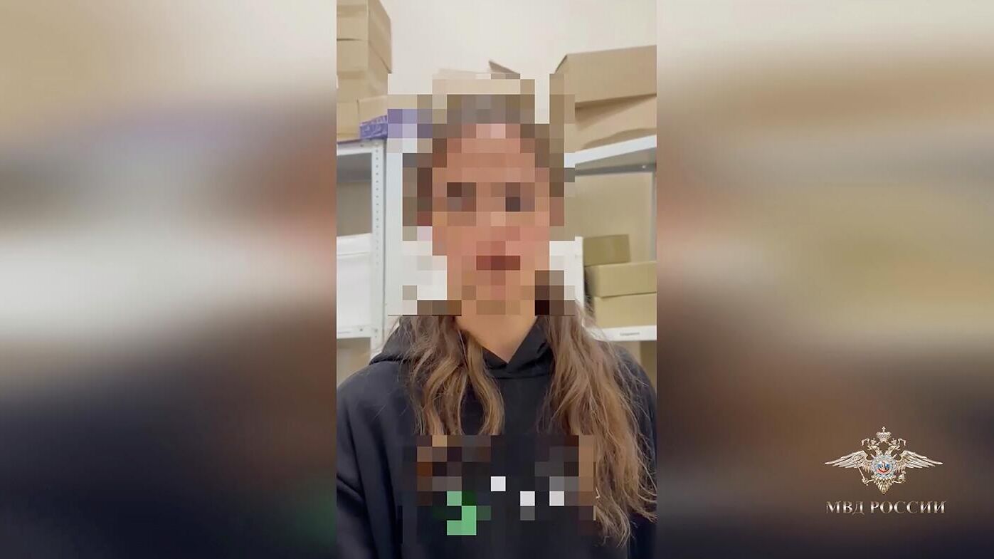 Женщина, подозреваемая в поджоге двух шкафов управления стрелочным переводом на ж/д станции Саблино в Санкт-Петербурге - РИА Новости, 1920, 12.11.2025