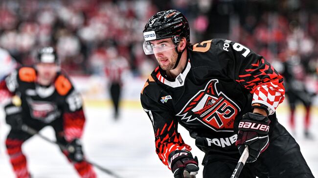 Хоккеист Авангарда Майкл Маклауд 