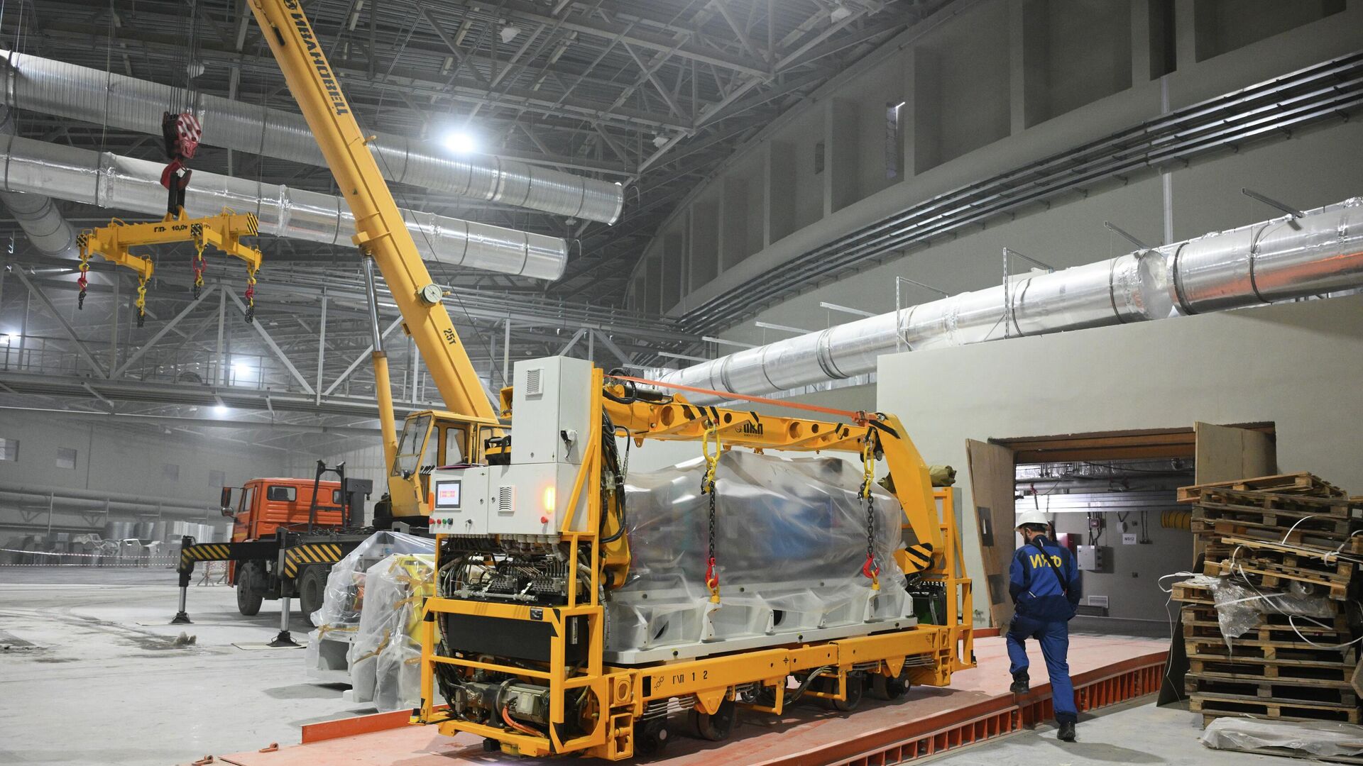 Начало сборки оборудования большого кольца ЦКП СКИФ в наукограде Кольцово Новосибирской области - РИА Новости, 1920, 19.12.2025