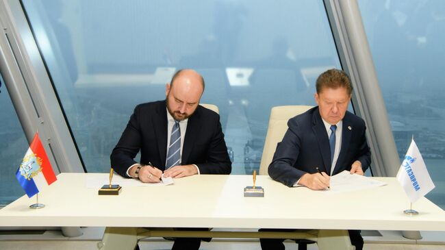 Губернатор Самарской области Вячеслав Федорищев и председатель правления ПАО Газпром Алексей Миллер