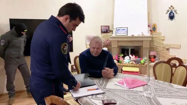 Задержание бывшего министра сельского хозяйства Новгородской области Виктора Витвицкого. Кадр видео