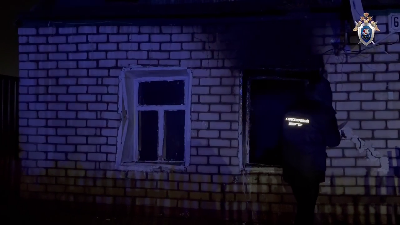 Последствия пожара в частном доме в Саратовской области. Кадр из видео - РИА Новости, 1920, 15.11.2025