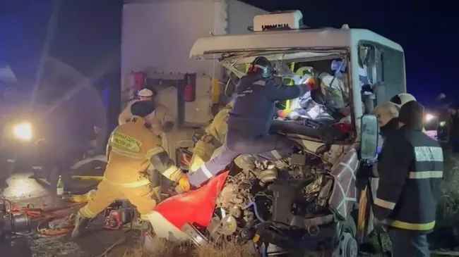 Последствия ДТП с участием микроавтобуса в районе деревни Черепахи в Кунгурском округе Пермского края