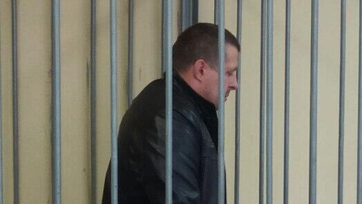 Водитель, пытавшийся провезти оружие на территорию ИК-47, в зале суда - РИА Новости, 1920, 15.11.2025