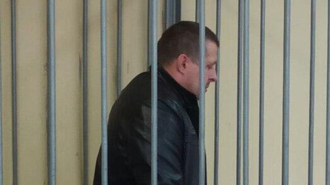 Водитель, пытавшийся провезти оружие на территорию ИК-47, в зале суда