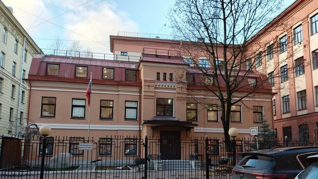 Частная школа в бывшем здании генконсульства Украины в Санкт-Петербурге