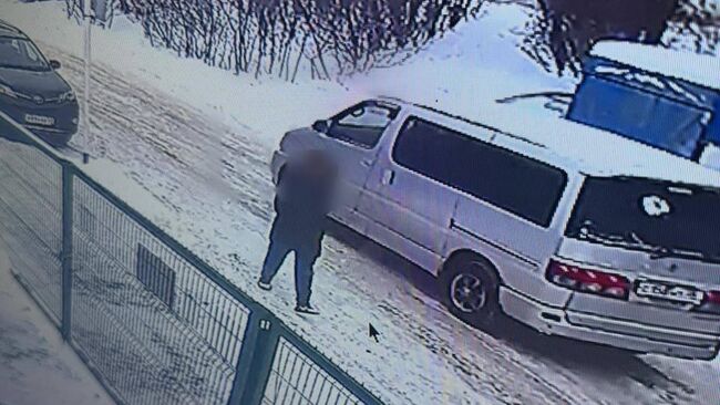 Полицейские в Магадане задержали мужчину, который в подъезде одного из домов напал на 13-летнюю девочку