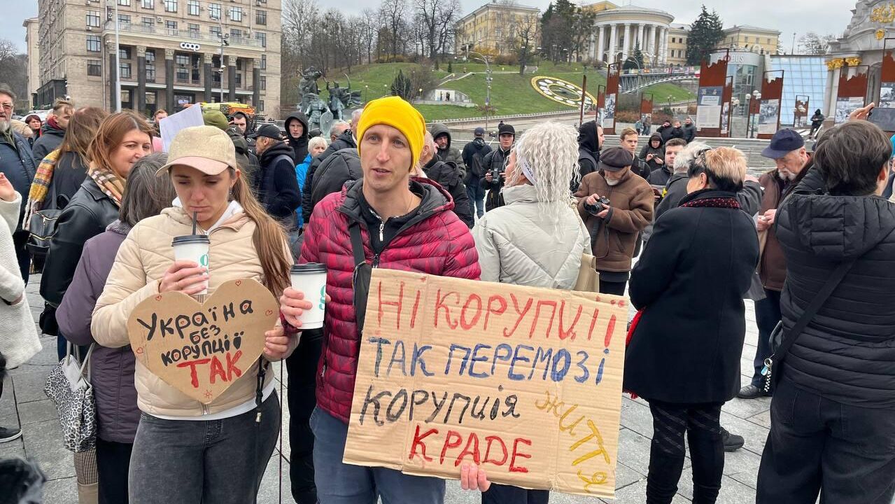 В Киеве прошел митинг против Зеленского и коррупции В Киеве прошел митинг против Зеленского и коррупции