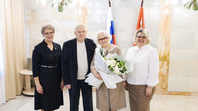 Глава Химок поздравила золотых юбиляров с 50-летием совместной жизни Глава Химок поздравила золотых юбиляров с 50-летием совместной жизни