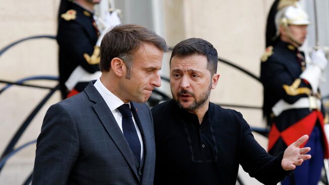 Эммануэль Макрон и Владимир Зеленский Эммануэль Макрон и Владимир Зеленский
