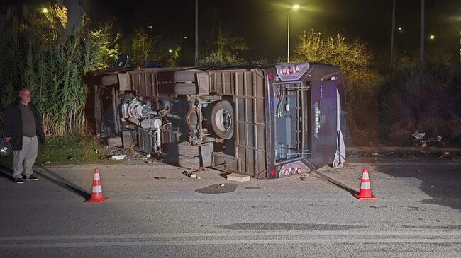 Последствия ДТП с автобусом рядом с поселком Ризомилос в центральной Греции