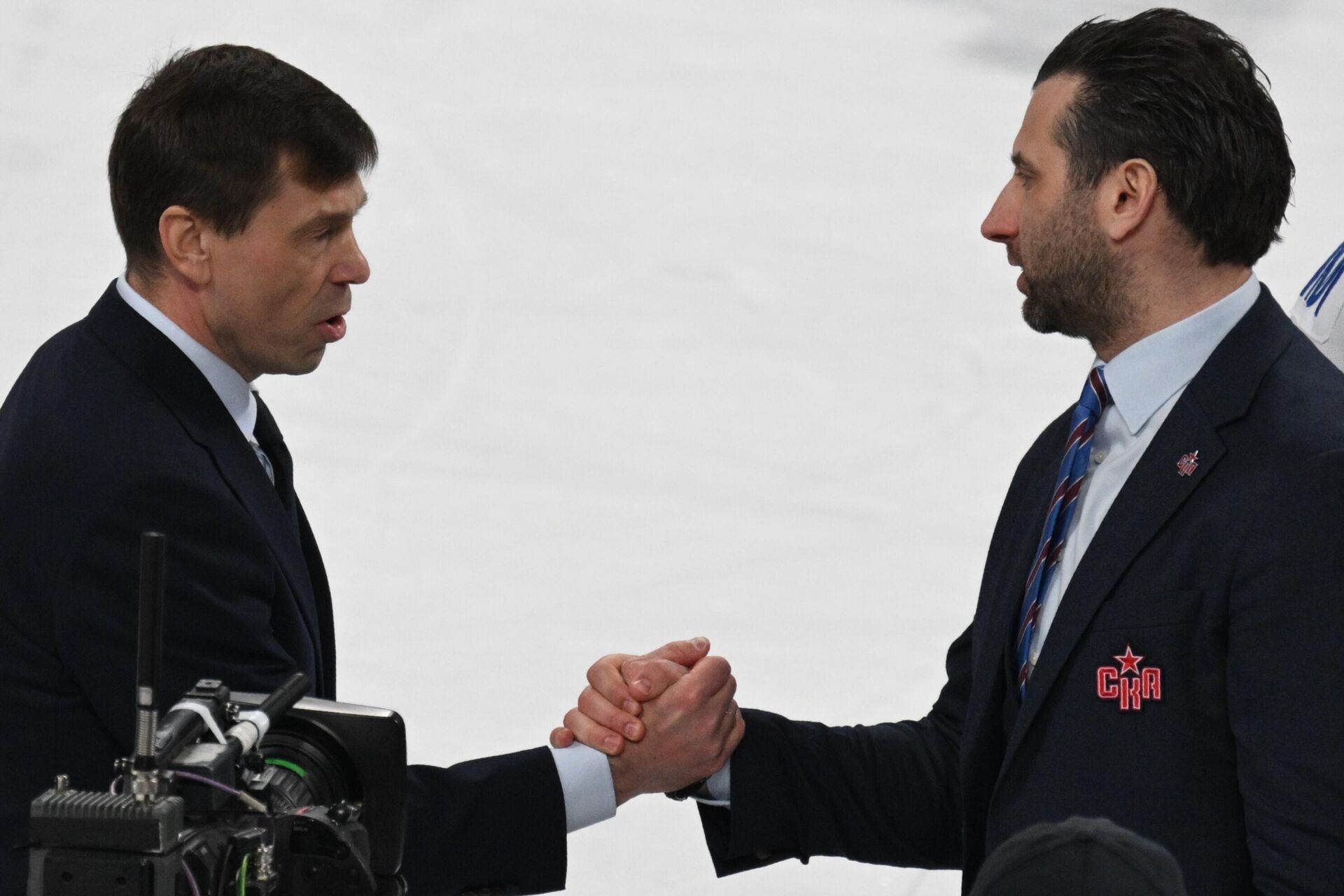 Алексей Кудашов (слева) и Роман Ротенберг Алексей Кудашов (слева) и Роман Ротенберг - РИА Новости, 1920, 17.11.2025