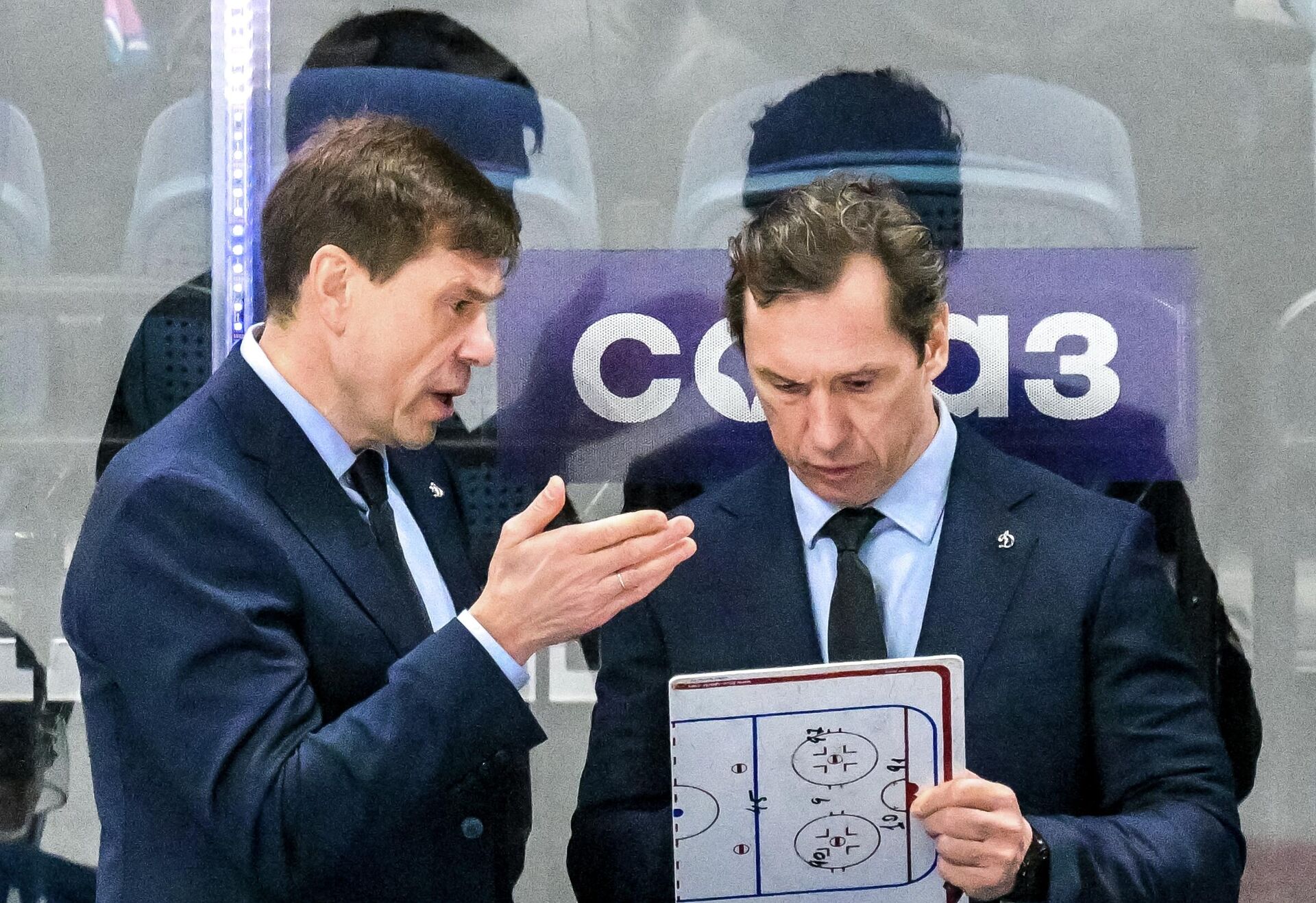 Алексей Кудашов (слева) и Вячеслав Козлов Алексей Кудашов (слева) и Вячеслав Козлов - РИА Новости, 1920, 17.11.2025