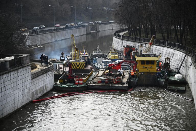 Работы по подготовке коммунального флота к навигации