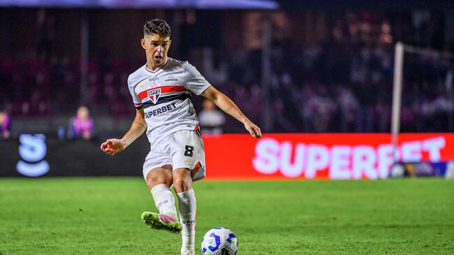 Игрок бразильского футбольного клуба Сан-Паулу Оскар