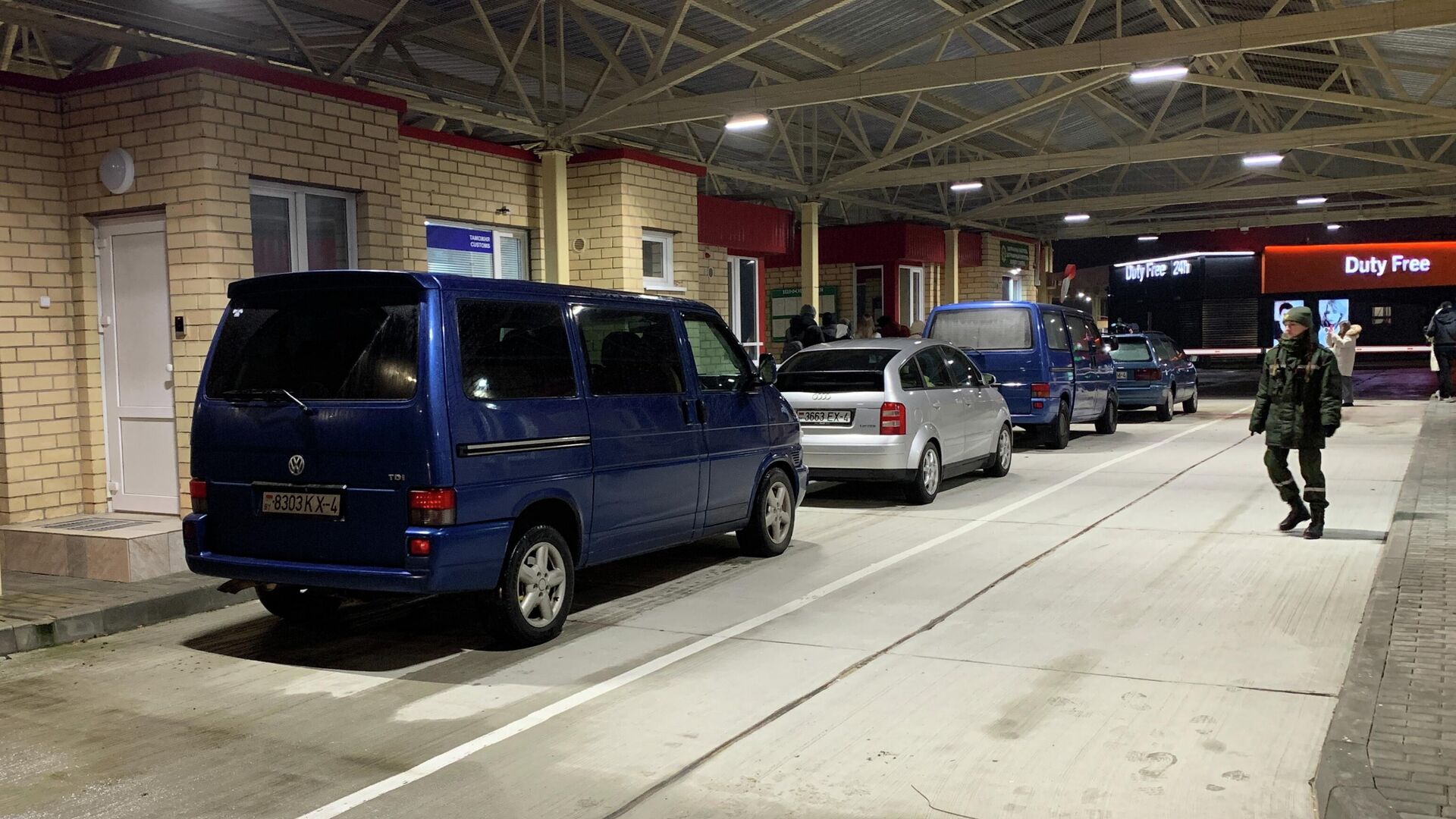 Автомобили в международном пункте пропуска Берестовица после открытия белорусско-польской границы. 17 ноября 2025 - РИА Новости, 1920, 17.11.2025