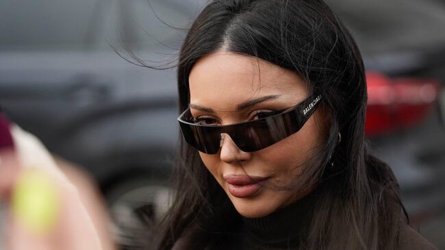 Оксана Самойлова перед заседанием о расторжении брака с рэпером Джиганом. 17 ноября 2025